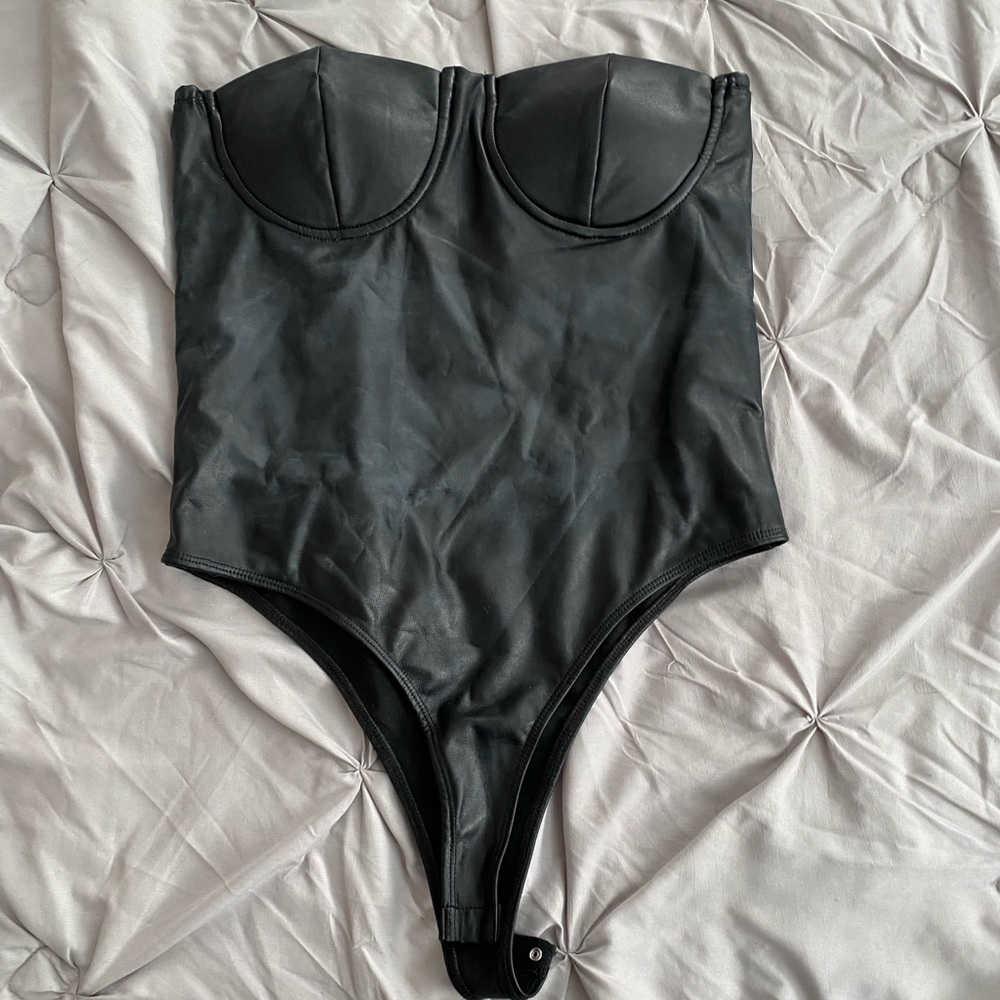 Top en cuire porter une fois taille L